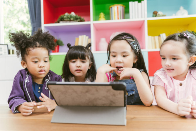 how-technology-helps-with-language-learning-in-kids